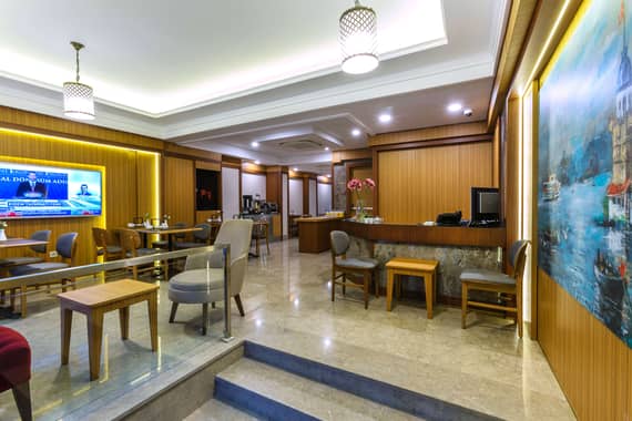 Obelisk Hotel & Suites